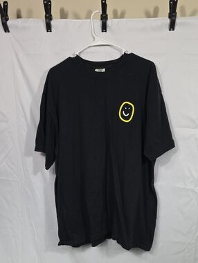 Happiness Project Mens Black Tee w/ Yellow Smiley Chest Graphic Size XL (M73)